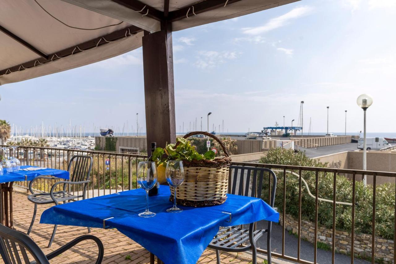 Albergo Ristorante Lucciola Санто-Стефано-аль-Маре Екстер'єр фото