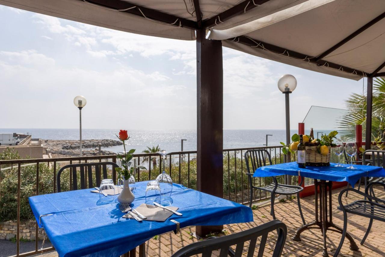 Albergo Ristorante Lucciola Санто-Стефано-аль-Маре Екстер'єр фото
