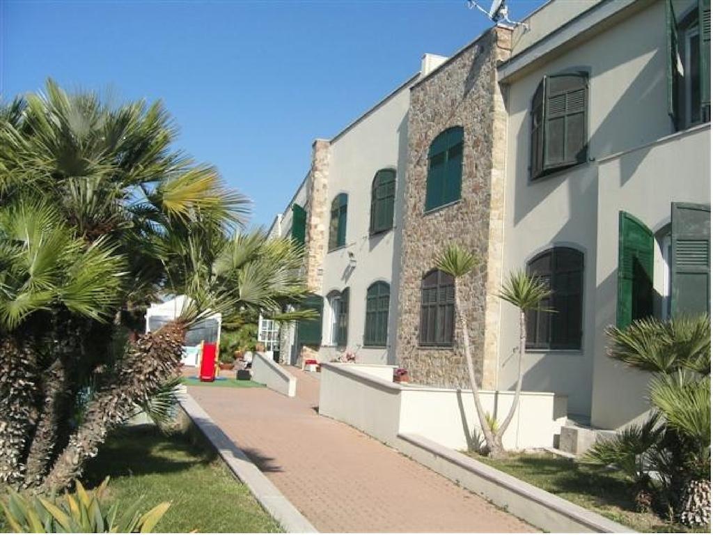 Albergo Ristorante Lucciola Санто-Стефано-аль-Маре Екстер'єр фото