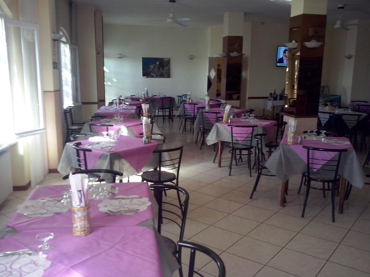 Albergo Ristorante Lucciola Санто-Стефано-аль-Маре Екстер'єр фото