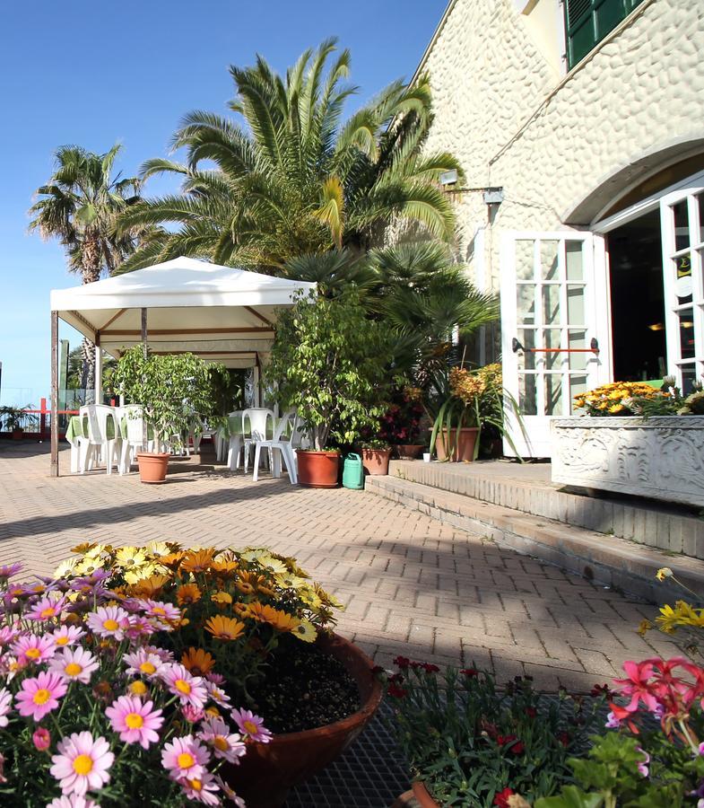 Albergo Ristorante Lucciola Санто-Стефано-аль-Маре Екстер'єр фото