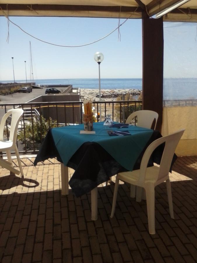Albergo Ristorante Lucciola Санто-Стефано-аль-Маре Екстер'єр фото
