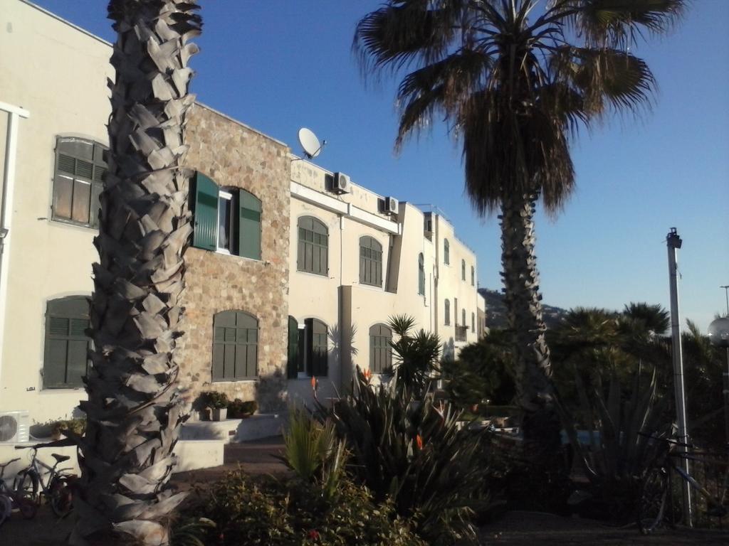 Albergo Ristorante Lucciola Санто-Стефано-аль-Маре Екстер'єр фото